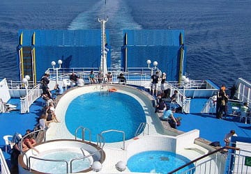 grimaldi_lines_ikarus_palace_pool_deck