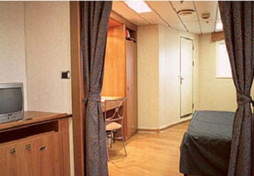 grimaldi_lines_sorrento_suite_cabin